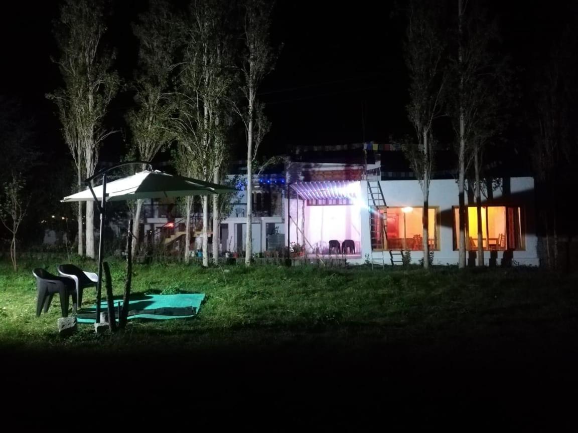 Sernang Homestay Hundar Zewnętrze zdjęcie