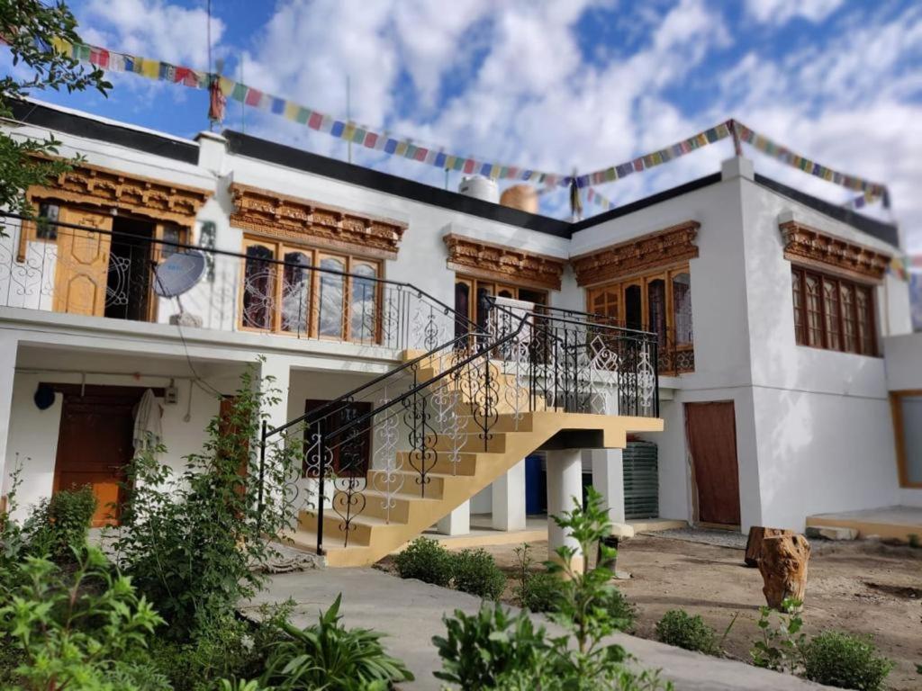 Sernang Homestay Hundar Zewnętrze zdjęcie
